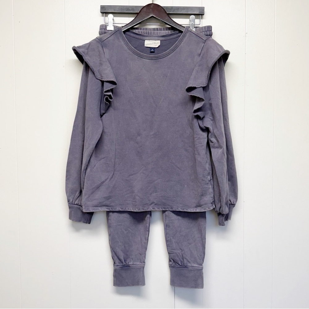 Universal Thread Ruffle Sweatshirt Medium And Swe… - image 1